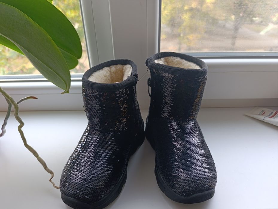 Дитячі чобітки для дівчинки