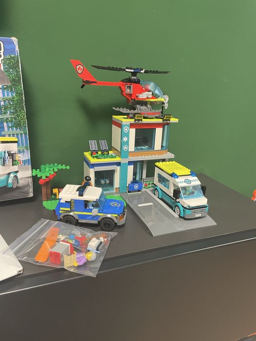 Lego City центр управління рятувальним транспортом 60371