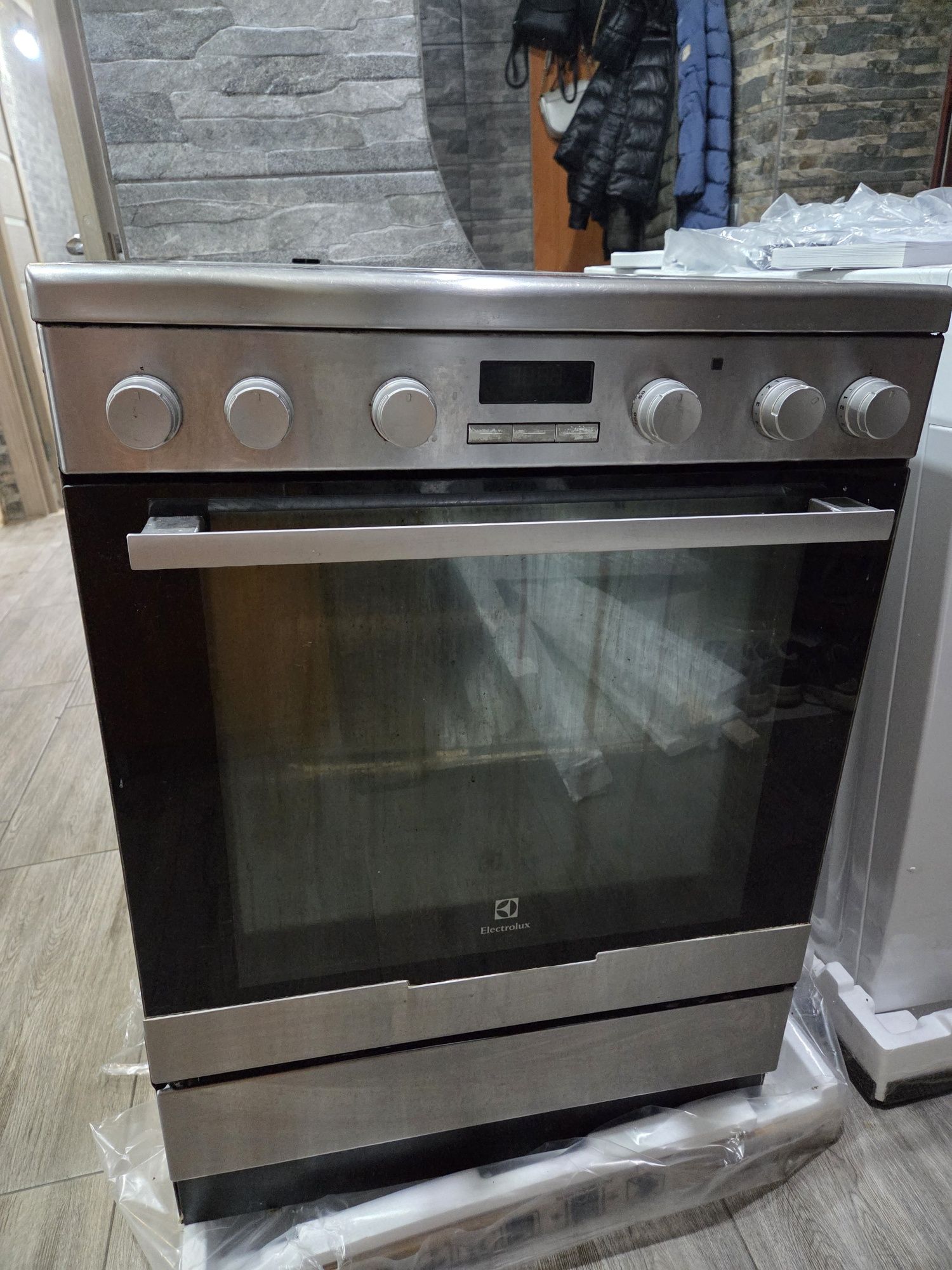 Electrolux плита електрична
