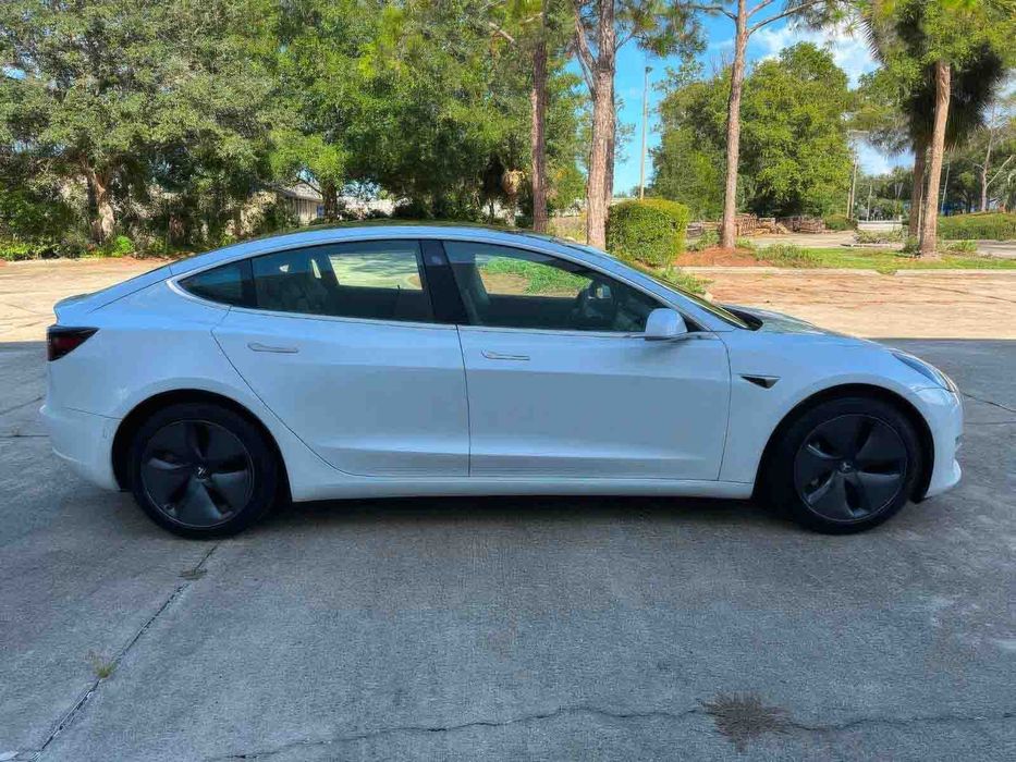 Tesla Model 3 Long Range      2019