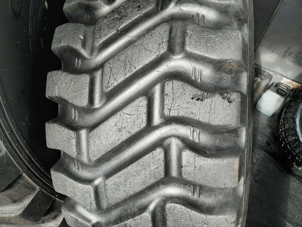 Opona używana przemysłowa 405/70R18 GOODYEAR 750zł W4199