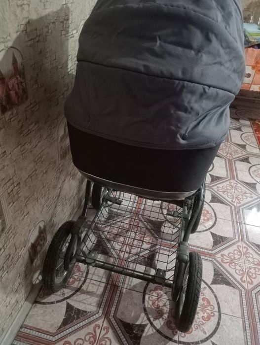 Коляска з люлькою