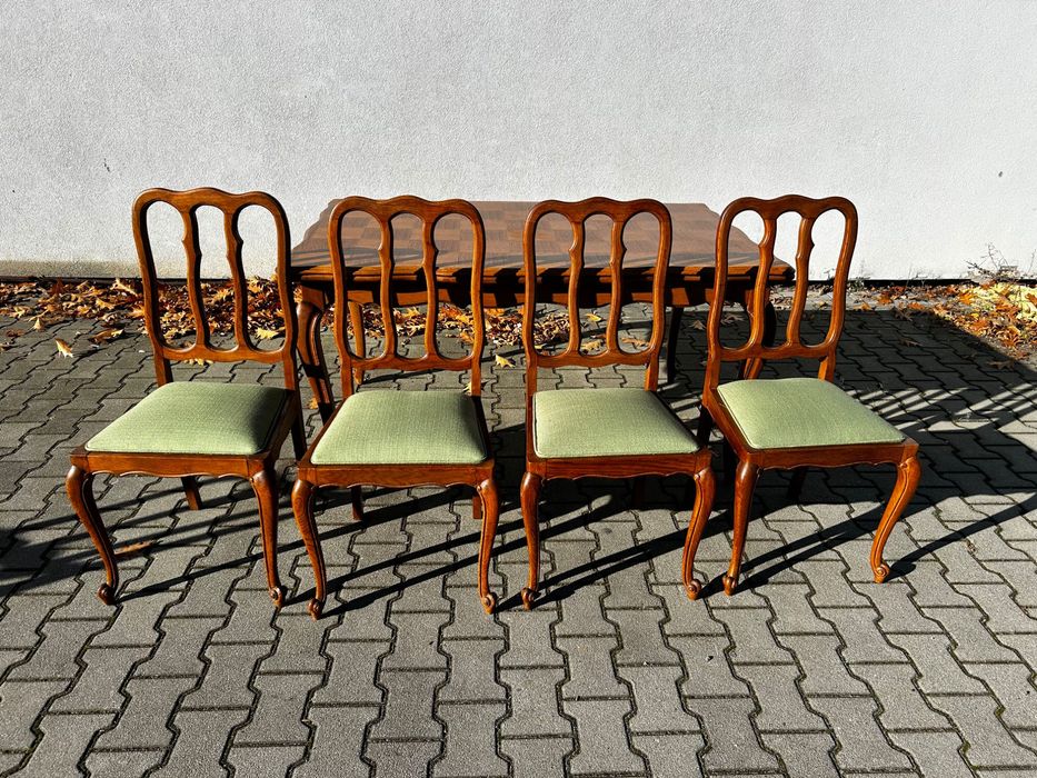 Stylowy rozkładany  stół z krzesłami