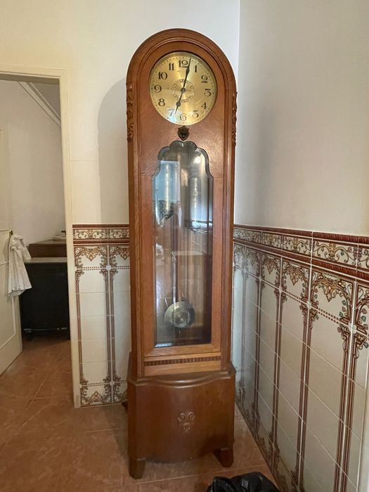 Relógio de pé vintage antigo