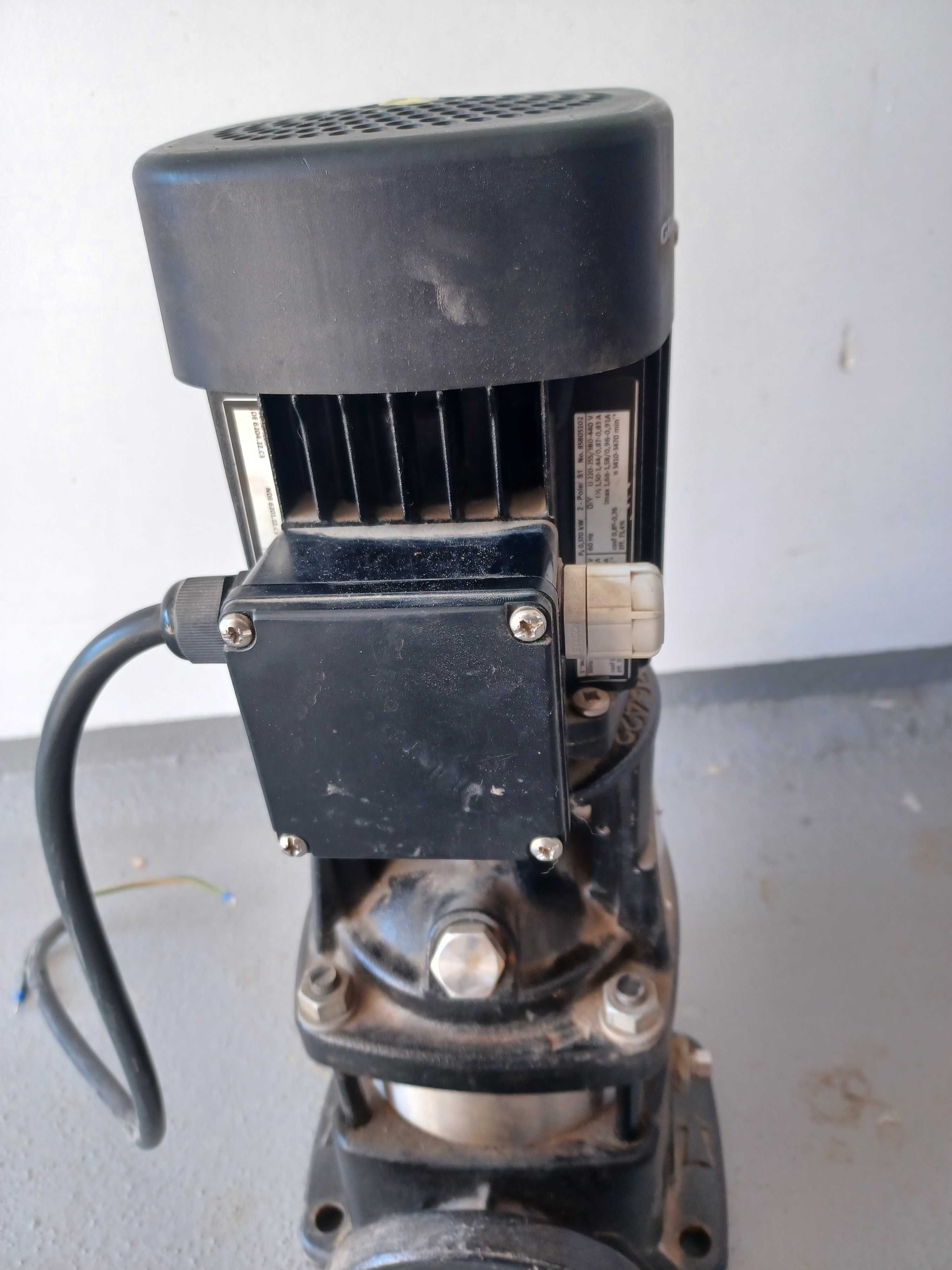 Pompa pionowa Grundfos CR3-5-A-FGJ-A-E-HQQE