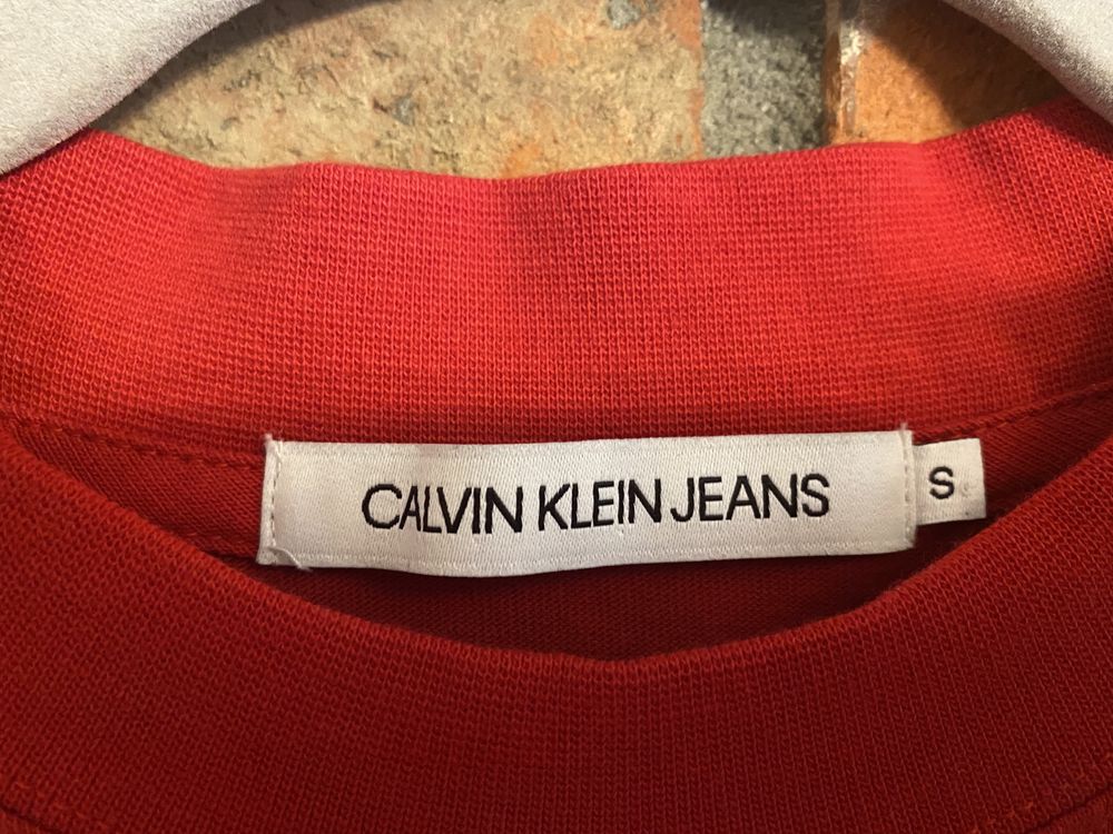 Czerwona sukienka Calvin Klein