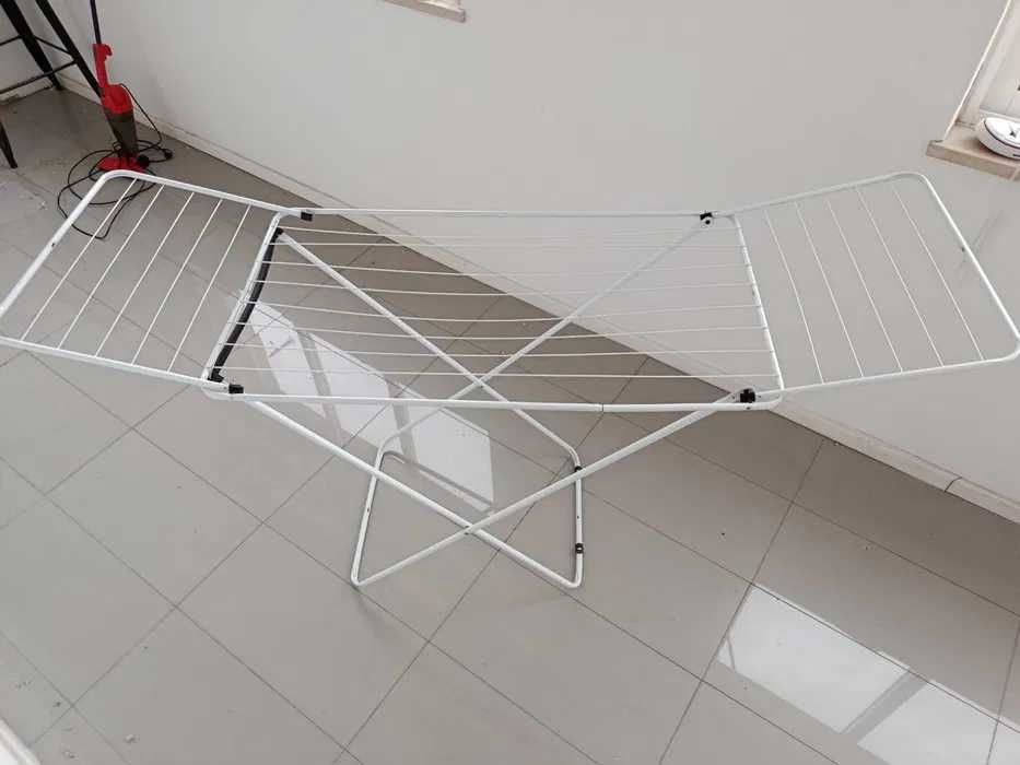 Estendal/varal de chão metálico