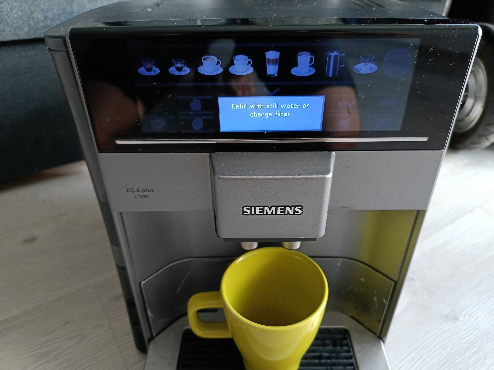 Ekspres ciśnieniowy Siemens EQ.6 plus s100 – sprawny