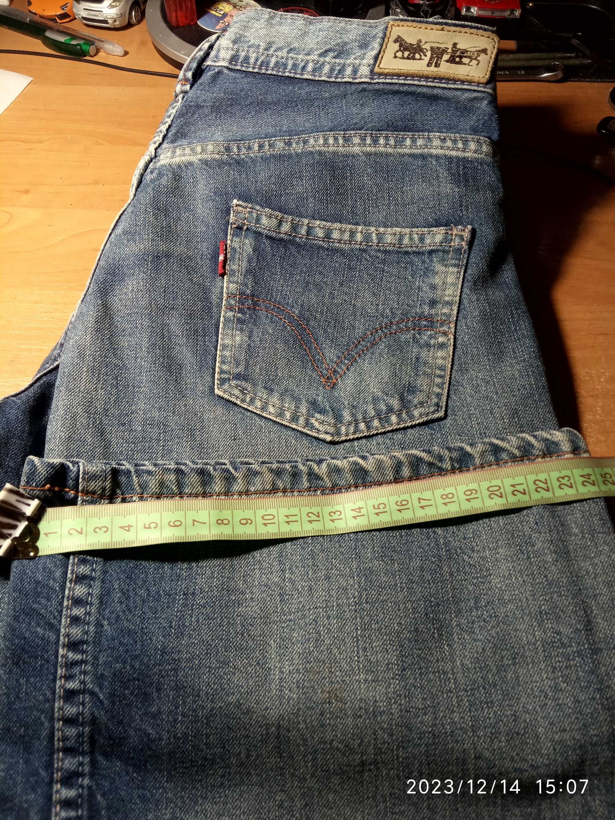 Джинсы женские  LEVI*S