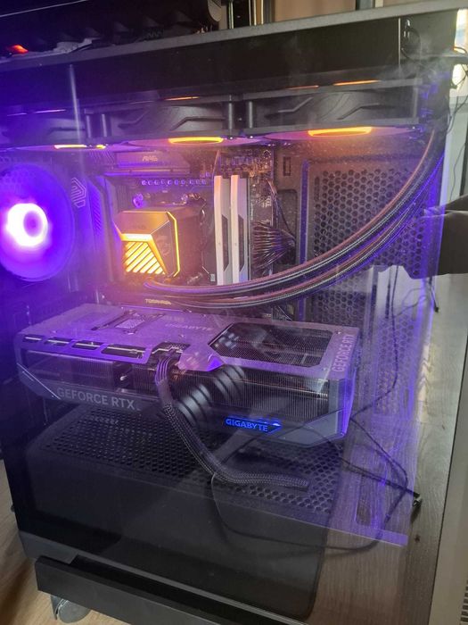 Gaming PC: Ryzen 7 9800X3D, RTX 5080, 64GB DDR5 6000MHz, 1TB SSD