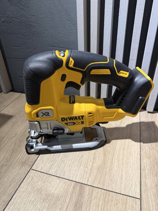 Акумуляторний лобзик Dewalt DCS334