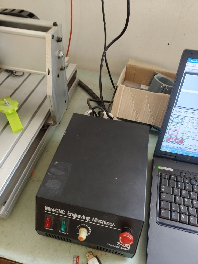 Frezarka CNC wraz z komputerem
