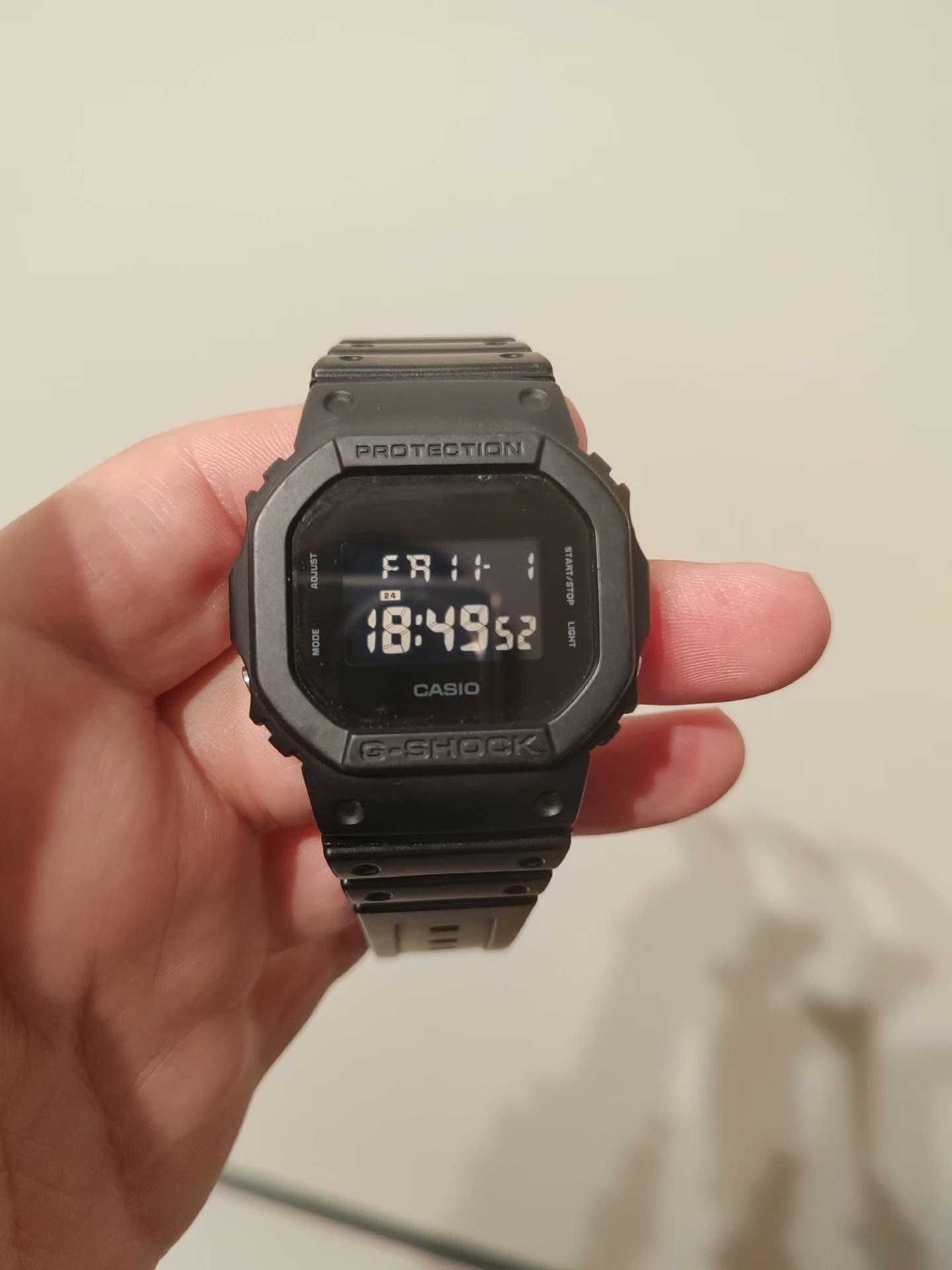 Casio G-SHOCK Czarny Kwadrat – Klasyczny Design i Wytrzymałość