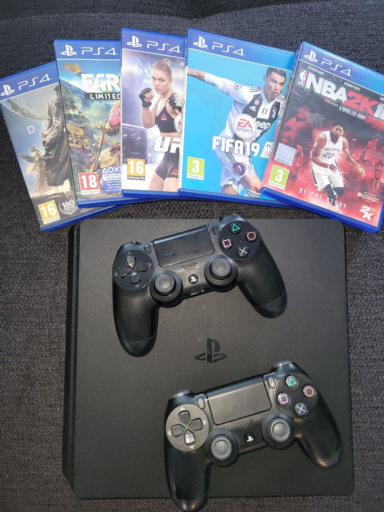 PS4 slim + 2 pady + 5 gier