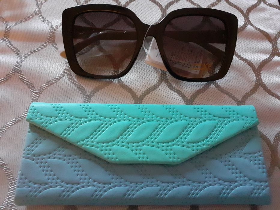 Nowe okulary przeciwsłoneczne jeszcze z metką.