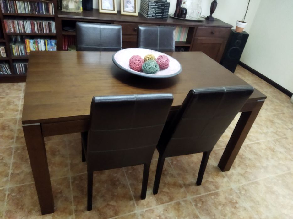 Mesa de sala e 4 cadeiras