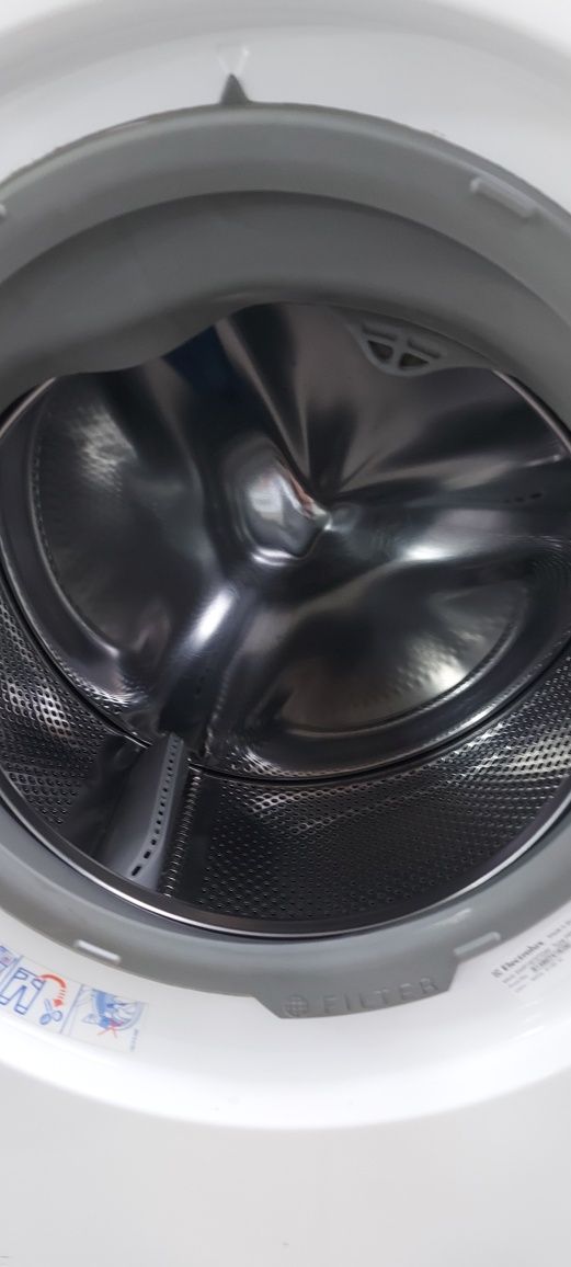Пральна машина Electrolux EWP1672TDV