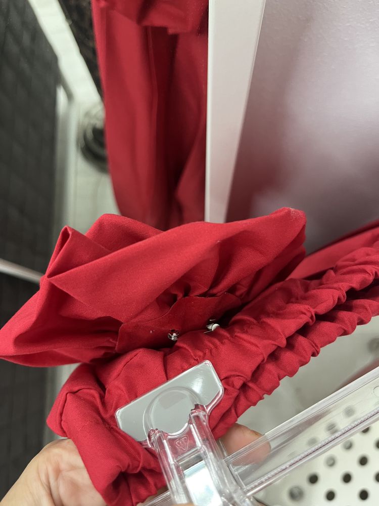 Spódnica czerwona plisowana z odpinana różą Motel Włochy r. M