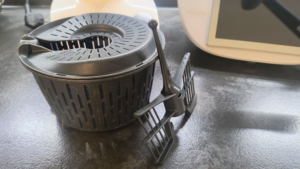Thermomix tm6 z nowym naczyniem miksującym oraz nożami