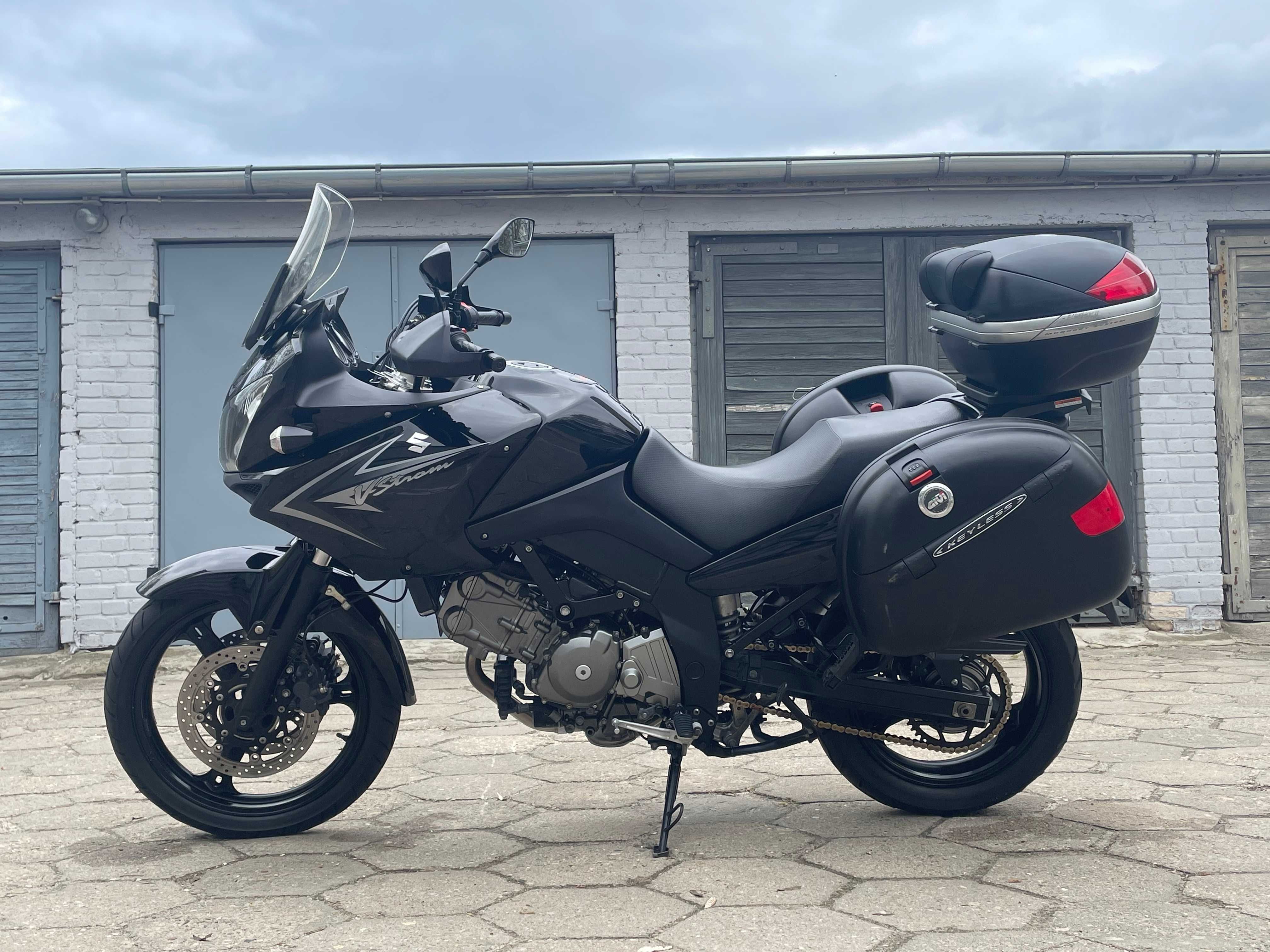 Suzuki V-STORM (DL 650) || 2009r. || 43471 km. || 3 KUFRA GIVI ||