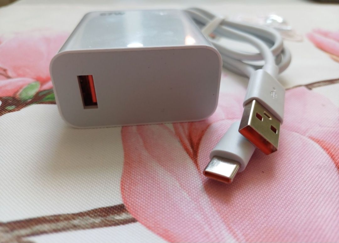 Biała ładowarka, kabel 1m, typ C