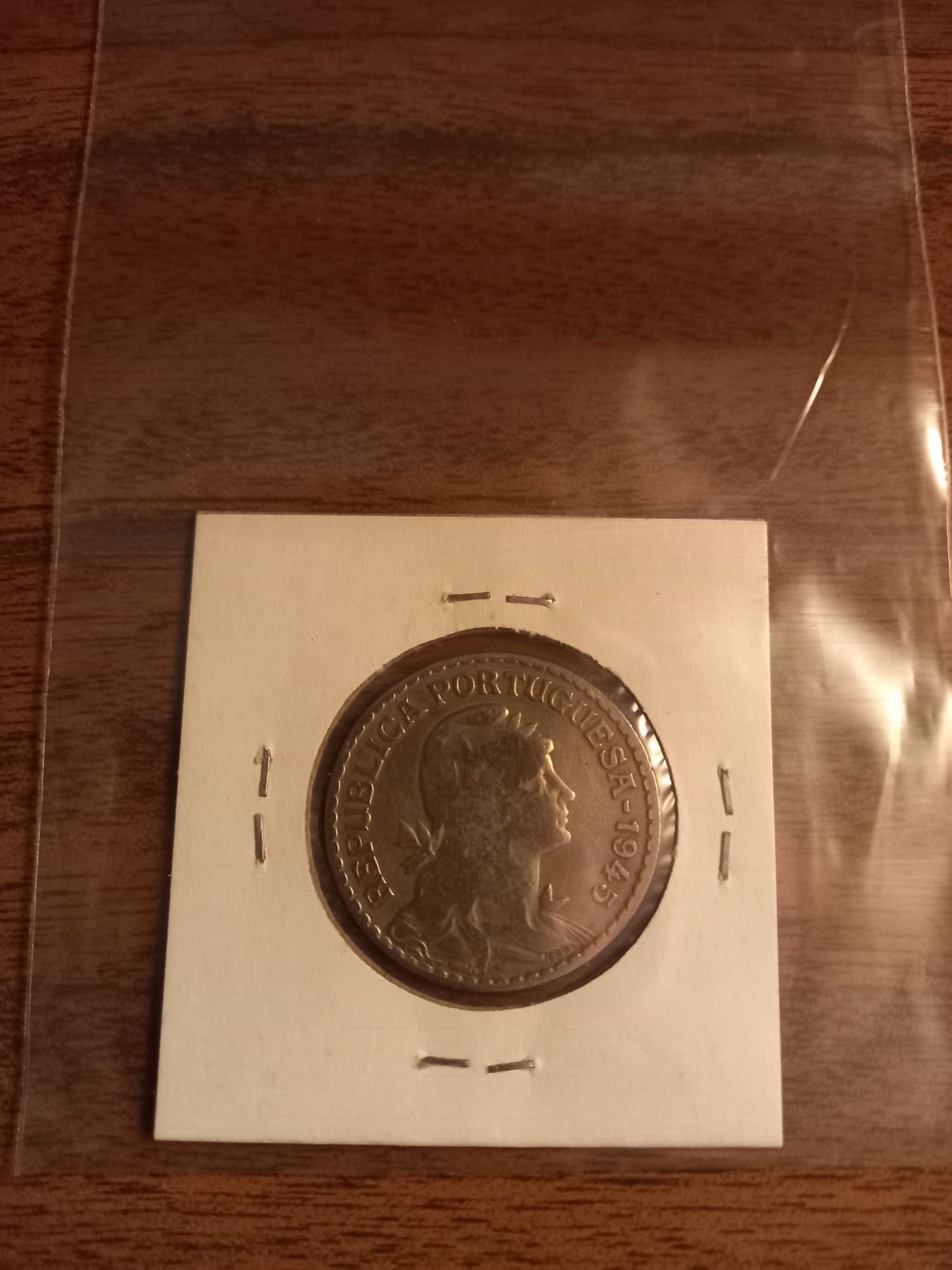 1 Escudo de 1945