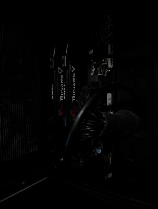 Torre Gaming 13700KF 4070Ti 64GB 1TB+500GB