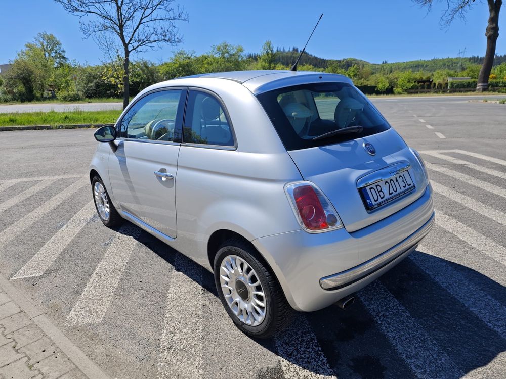 Śliczny Fiat 500 z2011r klima panorama dach 85koni