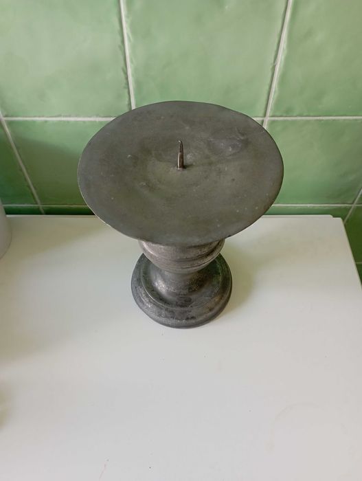 Castiçal antigo em estanho