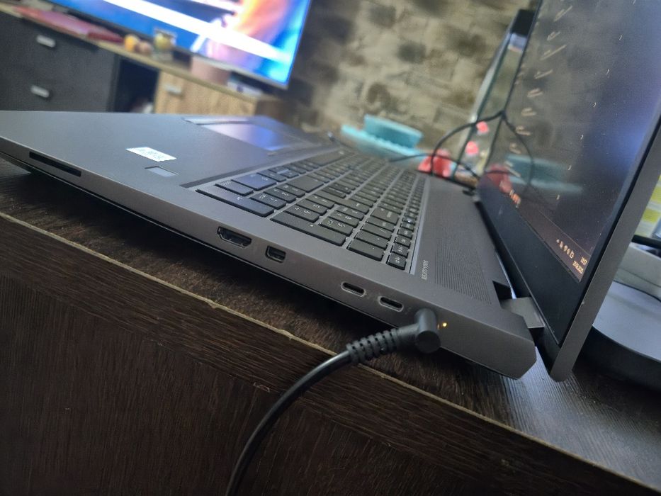 Sprzedam laptop hp ZBook fury 17 G7