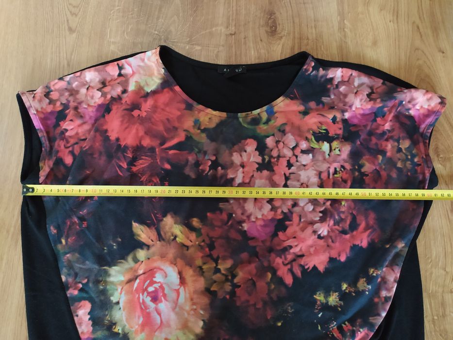 Czarna bluzka w kwiaty Amisu rozm. S oversize