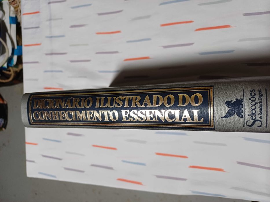Dicionário Ilustrado do Conhecimento Essencial