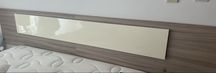 Cabeceira de cama e mesas de cabeceira