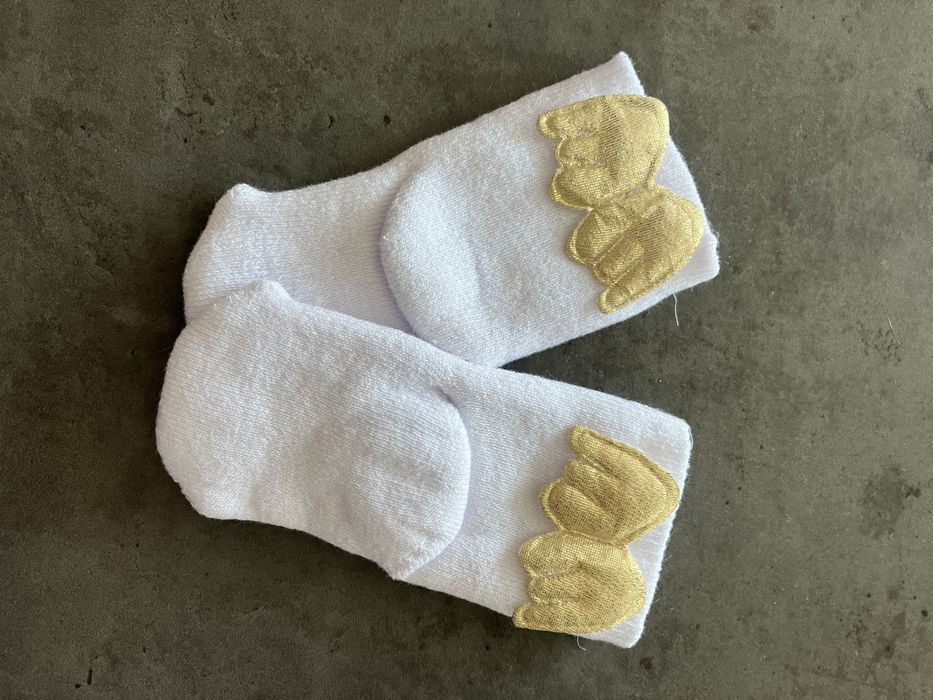 Skarpetki na chrzciny ze skrzydłami