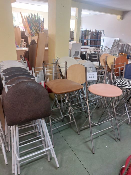 Hokery różne metalowe, drewniane