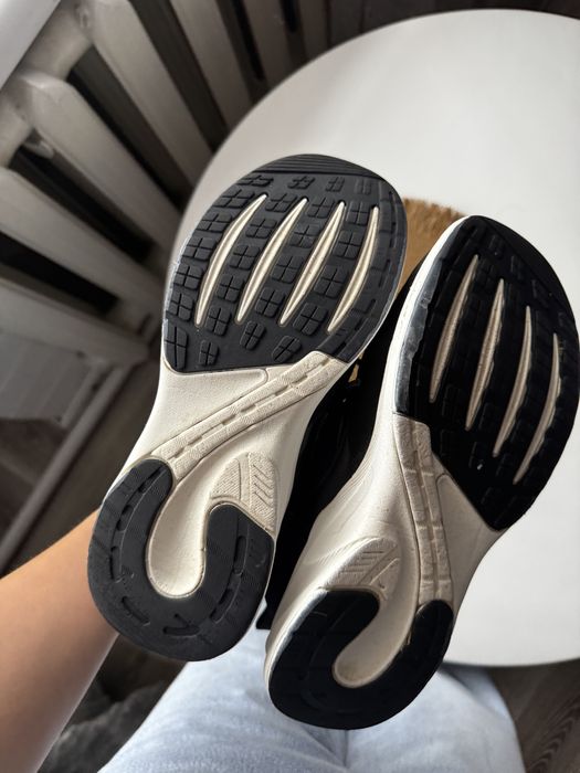 Легенькі та зручні кросівки champion 23 см