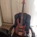 gitara basowa Vintage  aktywna  5 strun