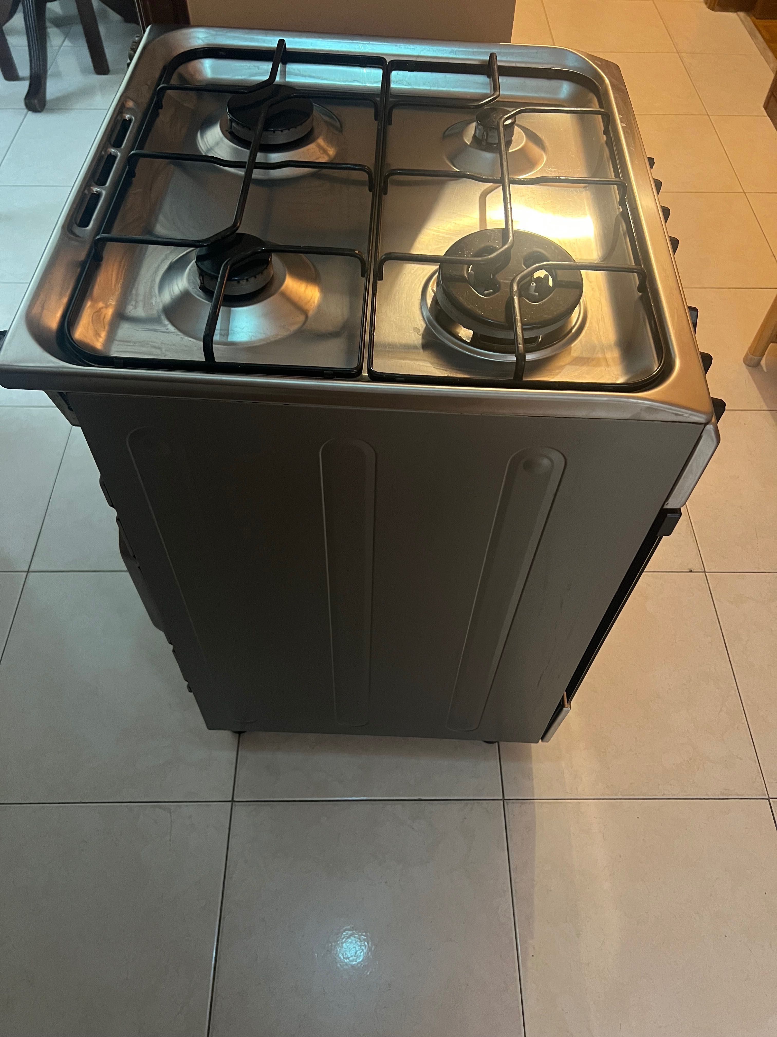 Fogão e forno a funcionar