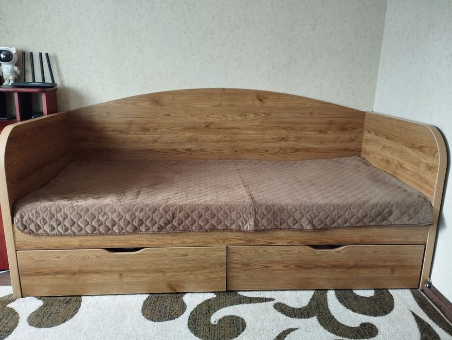 ліжко односпальне дерев'яне