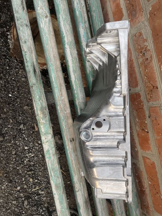 Новий масляний піддон на ауді А6 1.8т