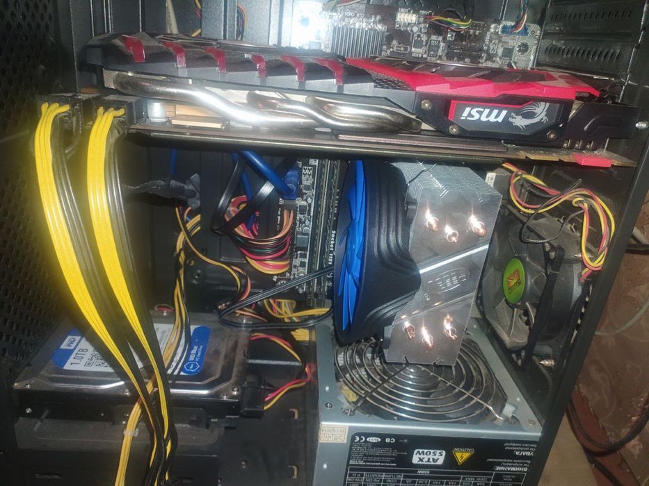 Комплект материнська, процесор, озу, кулер.