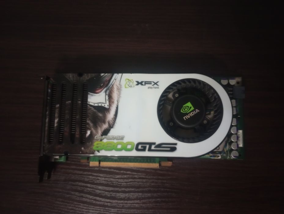 NVIDIA GeForce 8800GTS 500M 320MB.