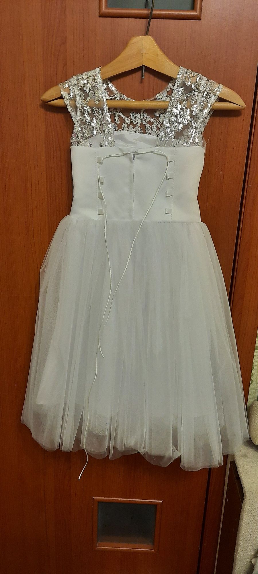Белоснежное нарядное платье