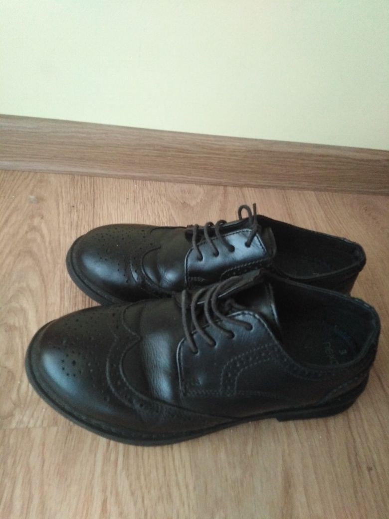 Eleganckie czarne buty skórzane r. 35,5 chłopięce komunia