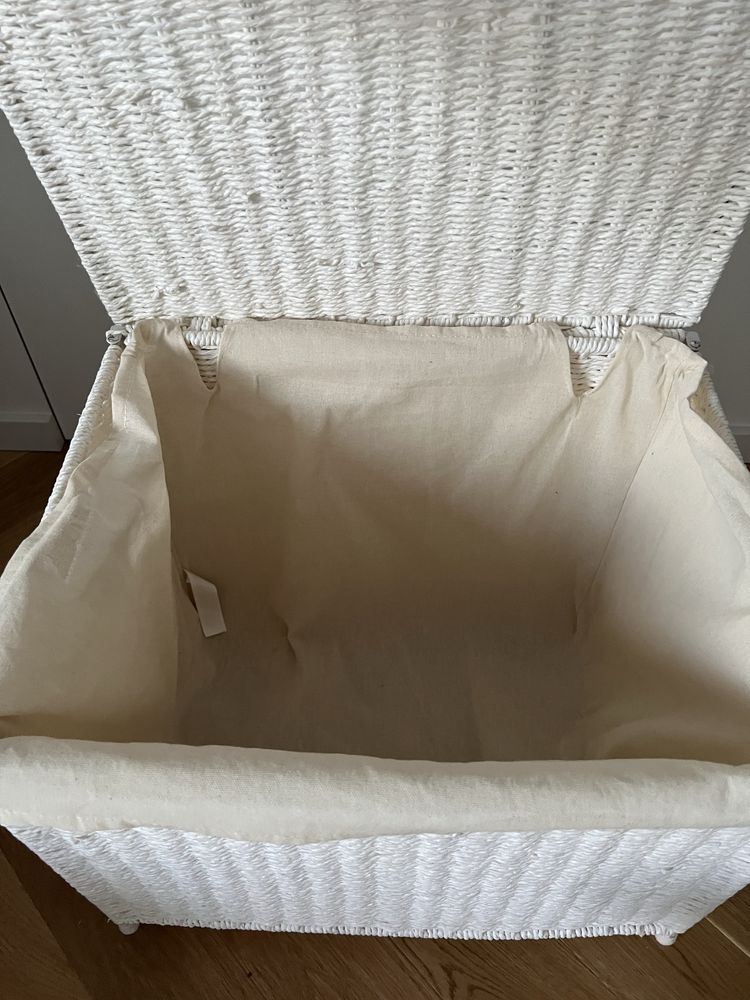 Biały wiklinowy kosz z wyściółką Zara Home