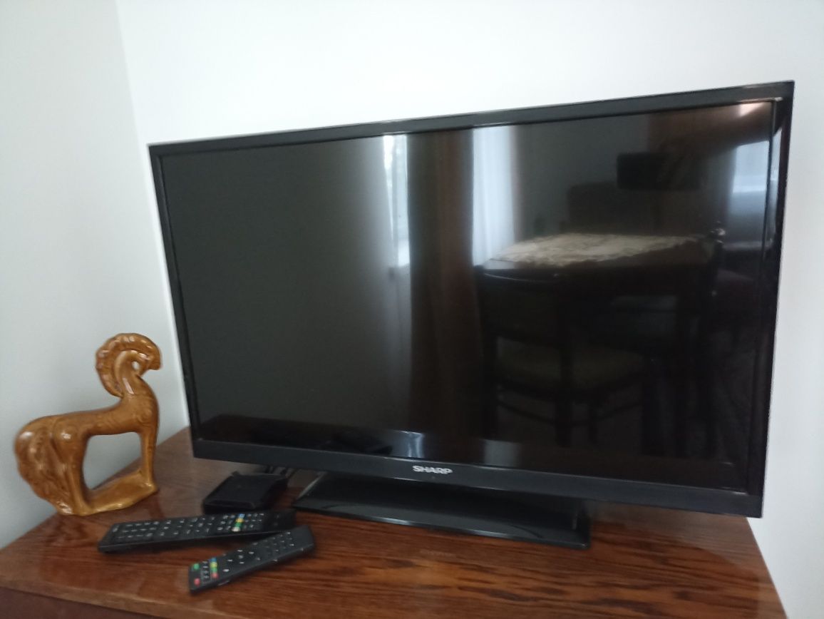 Телевізор Sharp LC-32LD145V