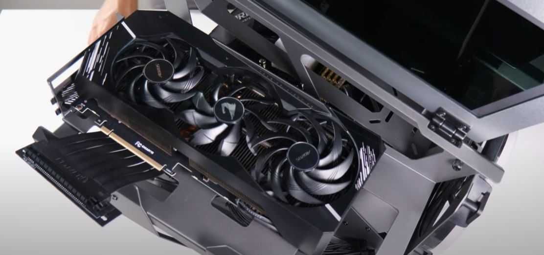 HIT - pre-order obudowa imitująca silnik V8. Bestia wśród open case