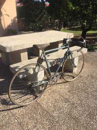 Bicicleta vintage com matrícula