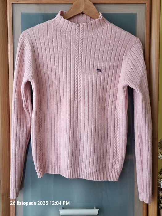 Sweter pudrowy róż ze srebrną nitką