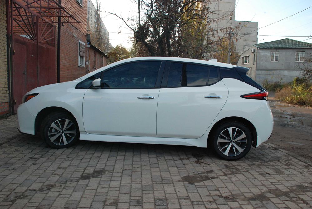 Ниссан Лиф Nissan leaf 2  9/21 г. 62 запас ход 384 км отличн состояние